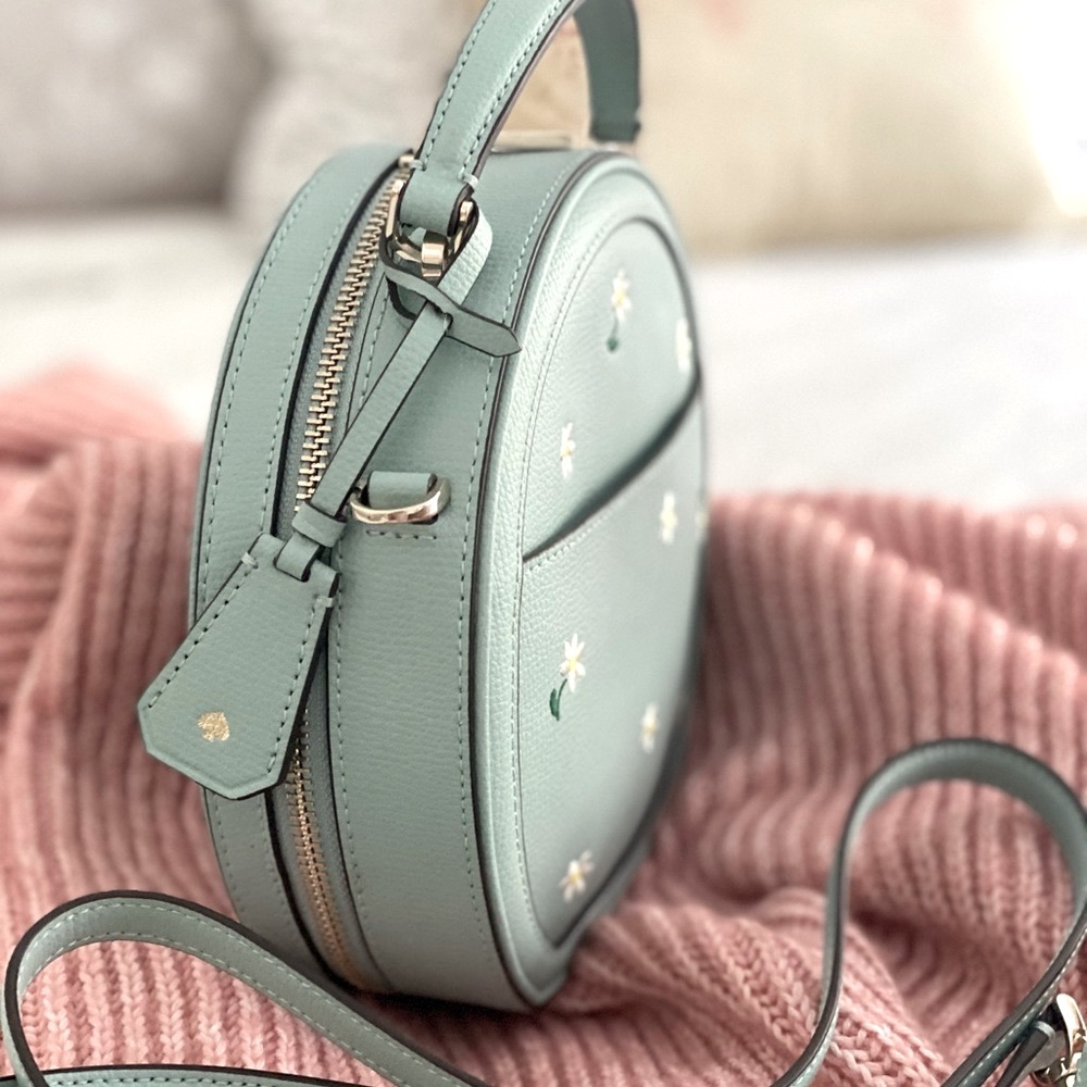 KATE SPADE | Blue Daisy Purse Embroidered Canteen - Picture 9 of 16